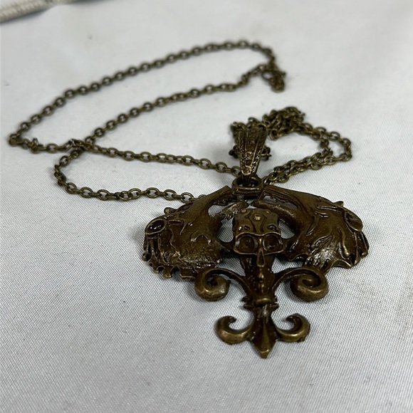 Large strange wolf skull pendant necklace - Picture 5 of 5